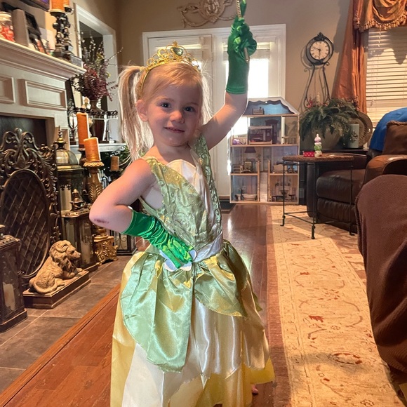 Hi, I’m Amy. Mom of 26 year old twins, a 4 year old and some fur babies. - Picture 5 of 7